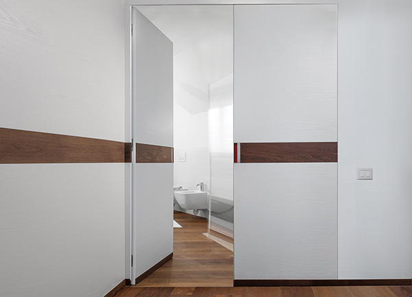 ECLISSE flush-to-the-wall double hinged door